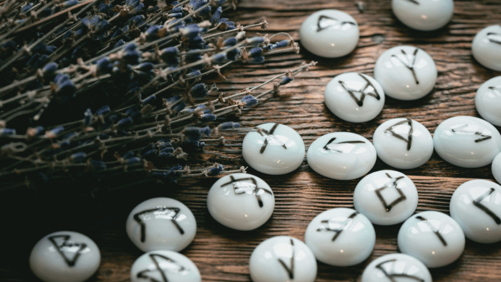 Ritual sagrado para consagrar tus runas con energía interior runas con energía interior